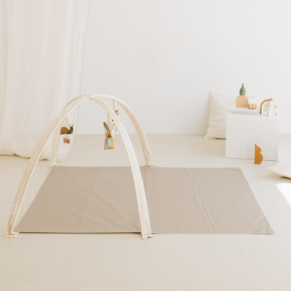 el arco beige enrollagateo